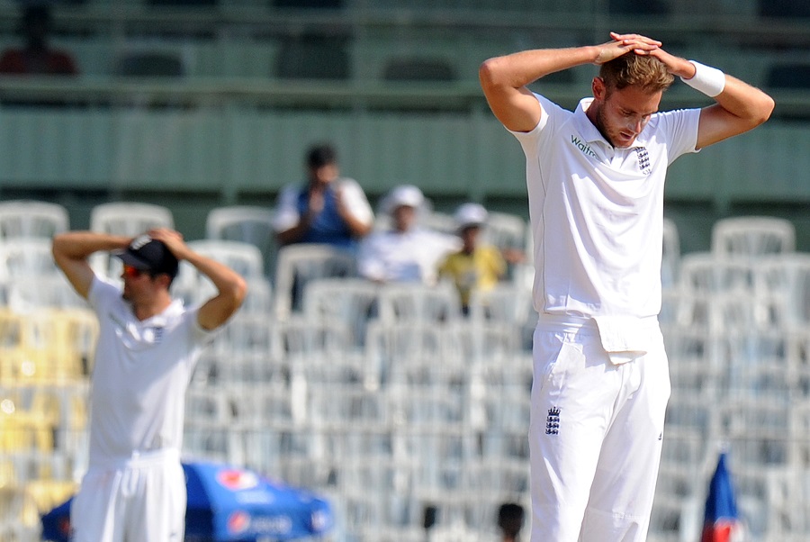England's Stuart Broad (R) reacts during the fourth day of the fifth and final Test cricket match between India and England at The M.A. Chidambaram Stadium in Chennai on December 19, 2016. / AFP PHOTO / ARUN SANKAR / ----IMAGE RESTRICTED TO EDITORIAL USE - STRICTLY NO COMMERCIAL USE----- / GETTYOUT