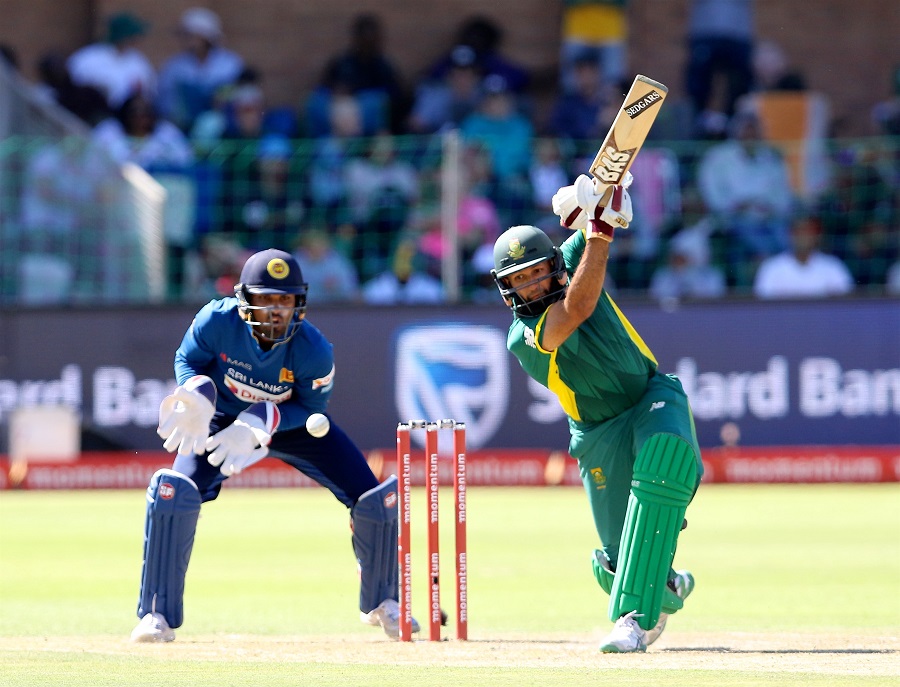 PORT ELIZABETH, SOUTH AFRICA - JANUARY 28: Dinesh Chandimal of Sri Lanka (L) and Hashim Amla of South Africa during the 1st One Day International match between South Africa and Sri Lanka at St Georges Park on January 28, 2017 in Port Elizabeth, South Africa. (Photo by Richard Huggard/Gallo Images)