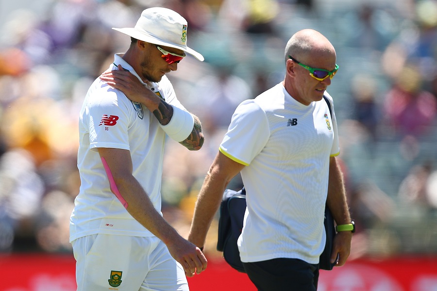 PERTH, AUSTRALIA - NOVEMBER 04: Dale Steyn of South Africa walks from the field with the team physio after injuring his shoulder during day two of the First Test match between Australia and South Africa at the WACA on November 4, 2016 in Perth, Australia. (Photo by Paul Kane/Getty Images)
