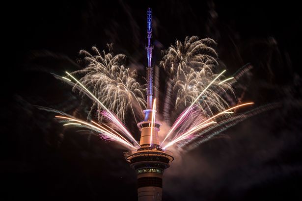 new-zealanders-celebrate-new-years-eve-2016