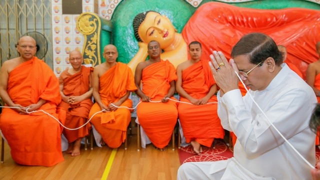 president-visits-brickfields-buddhist-temple-www-nethnews-lk003